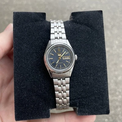 Vintage Seiko 5 Automatic 17J 4206-0480 Day/Date 女士腕表 — 第 1/4 张图片