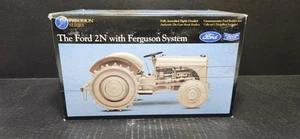ERTL - Precision Series - The Ford 2N With Ferguson System Farm Tractor 1/16 - Picture 1 of 11
