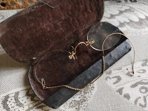 antique PINCE NEZ SPECTACLES GOLD BRIDGE CASED CHAIN EAR LOOP VGC - Picture 1 of 8