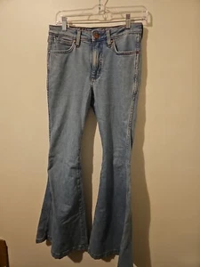 NWT Wrangler Women's Retro Premium Flare Leg Jeans - Picture 1 of 5
