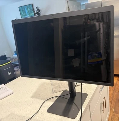 LG UltraFine 27" 5K Monitor 5120x2880 60Hz 14ms IPS Black (27MD5KL-B) SEE DESC - Image 1 of 3