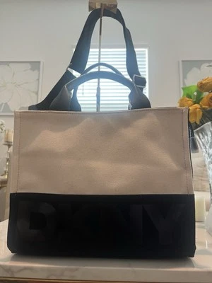 Bolso de Mano DKNY Hadlee Mediano NEGRO/Crema Blanco Correa Ajustable Nuevo con Etiquetas $158 Foto 1 de 4