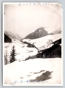 Foto encontrada Bischofshofen Austria febrero 1952 cubierta de nieve Alpes austriacos - Imagen 1 de 2