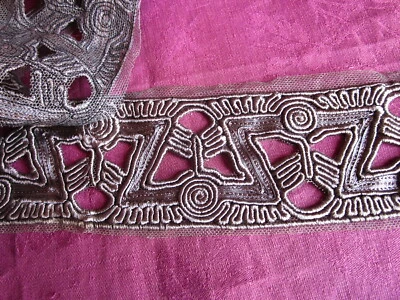 Galon brodé sur tulle début XXè 1,0 m x 9,0 cm - Photo 1/3