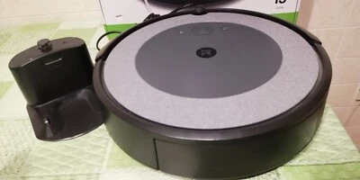 Robot Aspirapolvere Roomba i3 - Immagine 1 di 3