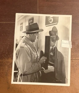 OUT OF THE PAST FILM NOIR ORIG PHOTO ROBERT MITCHUM BY ROD TOLMIE 1947 - Picture 1 of 2