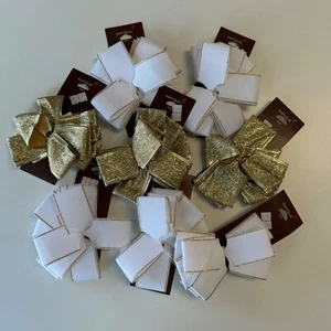 Set fiocchi regalo decorativi in papiro con nastro oro e bianco per regali - Foto 1 di 5