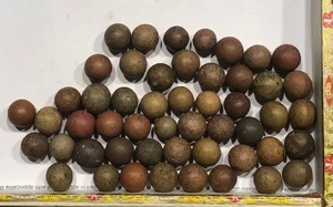 Vintage Posten von über 50 natürlichen Tonmurmeln (1/2”-9/16”) - Bild 1 von 3