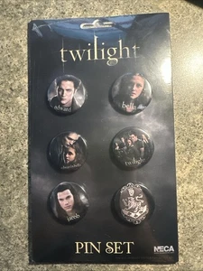 Twilight Movie Button/Pin Set of 6 - NECA ORIGINAL PACKAGING Sealed Edward Bella - Picture 1 of 13