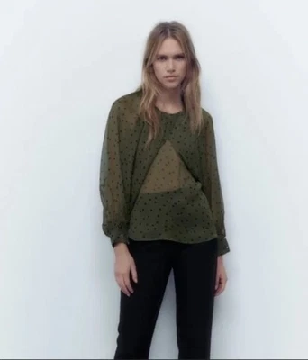 Blusa a lunares de Zara Foto 1 de 4