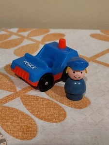 Vintage FISHER PRICE, LITTLE PEOPLE POLICE CAR & POLICE WOMAN - Picture 1 of 12