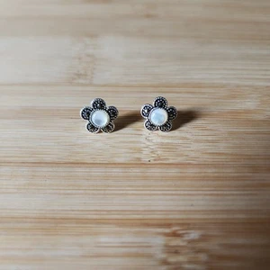 Pendientes de plata esterlina margarita flores tachuelas florales perforadas joyería 925 - Imagen 1 de 6