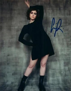 Sophia Lillis signed 8x10 Photo autographed Picture Pic and COA - Picture 1 of 1