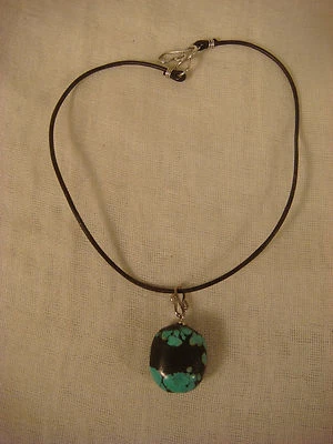 COLLAR ETÉREO COLGANTE TURQUESA ESTERLINA CORDÓN CUERO ARTESANAL ARTESANAL Foto 1 de 4