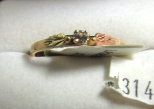 NWT LANDSTROM'S Black Hills Gold .06-.08 ct Diamond Ring Sz 10 in Original Box