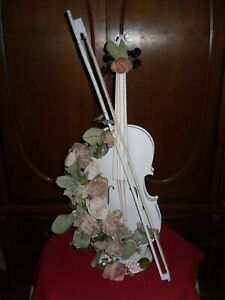 WEDDING VIOLIN & BOW  & STAND WITH FLOWERS GREAT COUNTRY FARMHOUSE SHABBY CHIC