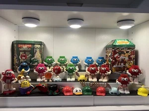 2 Vintage M&M Christmas Tins And Mini Dispensers Figures - Picture 1 of 8