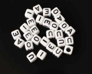 500 ,1000pcs 6mm Blanco Cubo Variado & Simple A -Z Letras Acrílico Alfabeto - Imagen 1 de 29