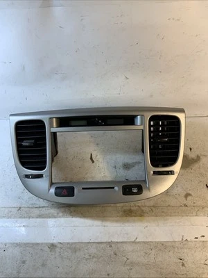 Hyundai Elantra 2007-2010 sedán radio AM FM reproductor de CD receptor Foto 1 de 4