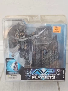 Neu auf Karte AVP Alien vs Predator Spielsets Predator mit Basis McFarlane Toys - Bild 1 von 7