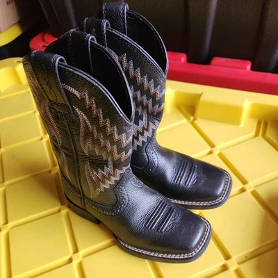 Детские сапоги вестерн Ariat Wiggle Room с коричневой вышивкой размер США 10 - Изображение 1 из 4