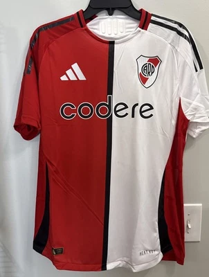 Футболка Adidas River Plate третья мужская размер средний 24/25 красная на поле - Изображение 1 из 4