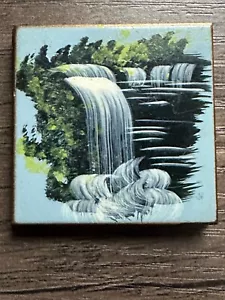 Vintage Painted Waterfall Metal Locket Hinged Make Up Box 1.5" x 1.5" - 25g - Picture 1 of 6