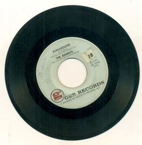 VINTAGE RECORD-45 rpm-THE REGENTS-RUNAROUND-LAURA MY DARLING - Imagen 1 de 2