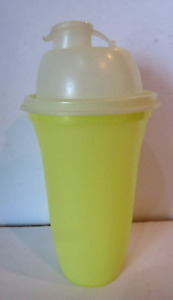 Tupperware Gravy Salad Dressing Shaker Mixer Bottle Yellow Sheer Lid 16 oz 844-1