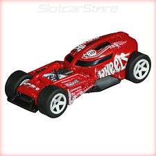 Различные игрушечные модели автомобилей для гоночных трасс