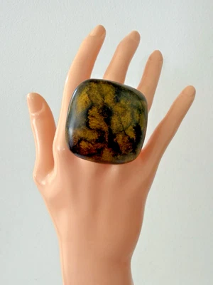 Anillo de cóctel audaz enorme declaración contemporáneo de arcilla polimérica talla 9 Foto 1 de 4