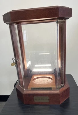 Витрина с подсветкой Remy Martin Louis XIII - Изображение 1 из 4