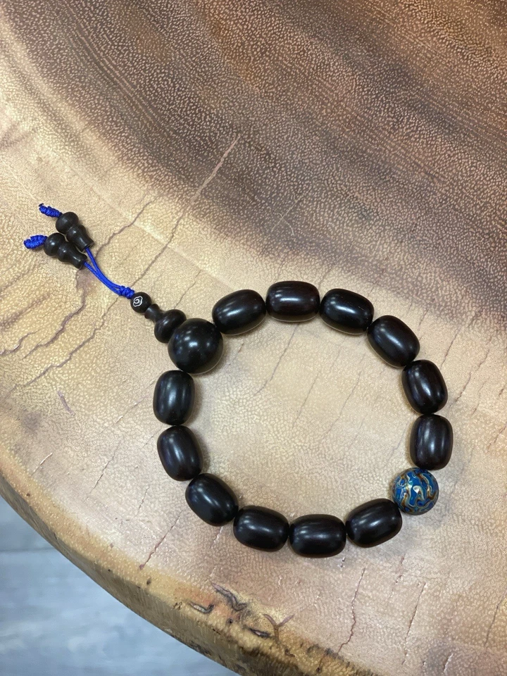 Pulsera de sándalo rojo hoja pequeña india de 15 mm de súper calidad 印度小叶紫檀手串 (其中一颗大漆工艺) Foto 1 de 4