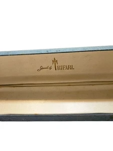Vintage Crown Trifari Bracelet Box 8" Empty Lt. Blue Cloth - Picture 1 of 3