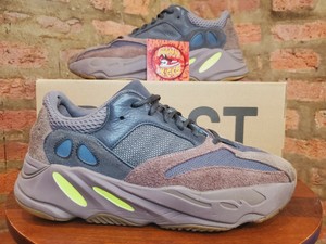yeezy 700 mauve fake vs real