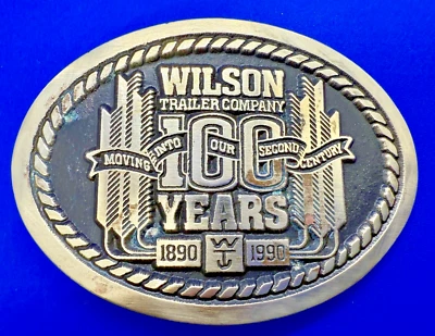 Wilson Trailer Company 100 años 1890-1990 hebilla de cinturón conmemorativa de latón macizo Foto 1 de 4