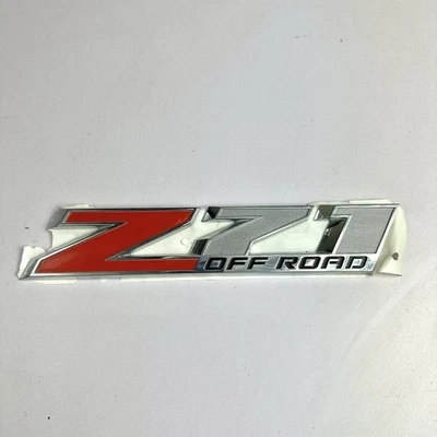 Placa de identificación de puerta delantera todoterreno Chevy 09-21 Z71 logotipo emblema insignia OEM cromo rojo Foto 1 de 4