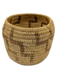 Cesta tejida en bobina vintage Papago (Tohono O'odham) años 60 4 1/8 X 5 5/8 pulgadas - Imagen 1 de 11