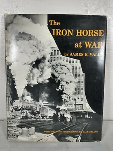 El caballo de hierro en guerra de James E Valle Segunda Guerra Mundial fotodocumental 1978 - Imagen 1 de 11