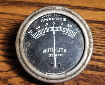DE COLECCIÓN AMPERIOS AUTO LITE AMP GAUGE PATENTES CASTAÑO ROJIZO PENDIENTES 0 - 30 CLAVEL TOLEDO ANTIGUO Foto 1 de 4