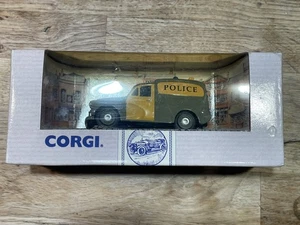 Corgi Morris 1000 van Wiltshire Police - Picture 1 of 3