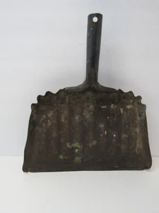 Vintage Black Metal  Dust Pan  14" High Farmhouse Cottage Retro Home #US4 - Picture 1 of 9