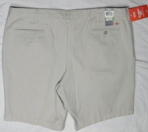 LEVI'S DOCKERS MENS SHORT 44 KHAKI PACIFIC COLLECTION PERFECT CLASSIC PLEAT NEW - Picture 1 of 6