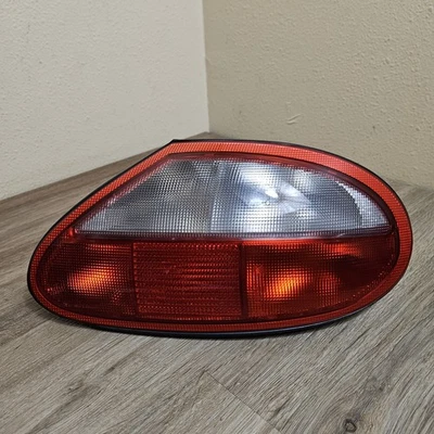 97-00 Jaguar X100 XK8 XKR traseira direita passador lateral luz de freio traseira lâmpada LJA4900BD - Imagem 1 de 4