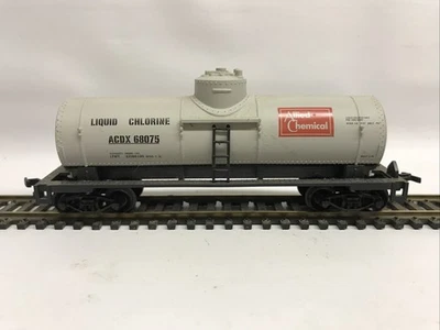 Life-Like HO Scale 35' Allied Chemical ACDX 68075 Single Dome Tank Car - Image 1 of 4
