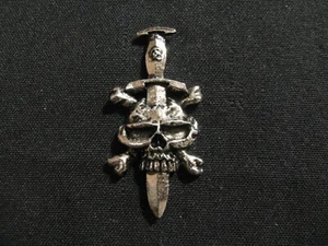 SWORD/SKULL VINTAGE PEWTER PIN BUTTON BADGE POKER ROX UK IMPORT. 11 - Imagen 1 de 4
