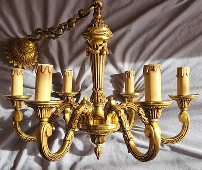 Superbe Lustre à 6 bras de lumière en bronze doré de style LOUIS XVI - Photo 1/4
