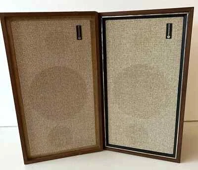 ALTAVOCES DE ESTANTERÍA/SUELO CRITERION 50A GABINETES DE NOGAL Foto 1 de 4