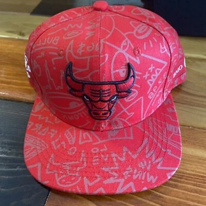 Chicago Bulls 2021-22 Artist Series Sergio Farfan Red Snapback Melonwear NEW - Picture 1 of 11