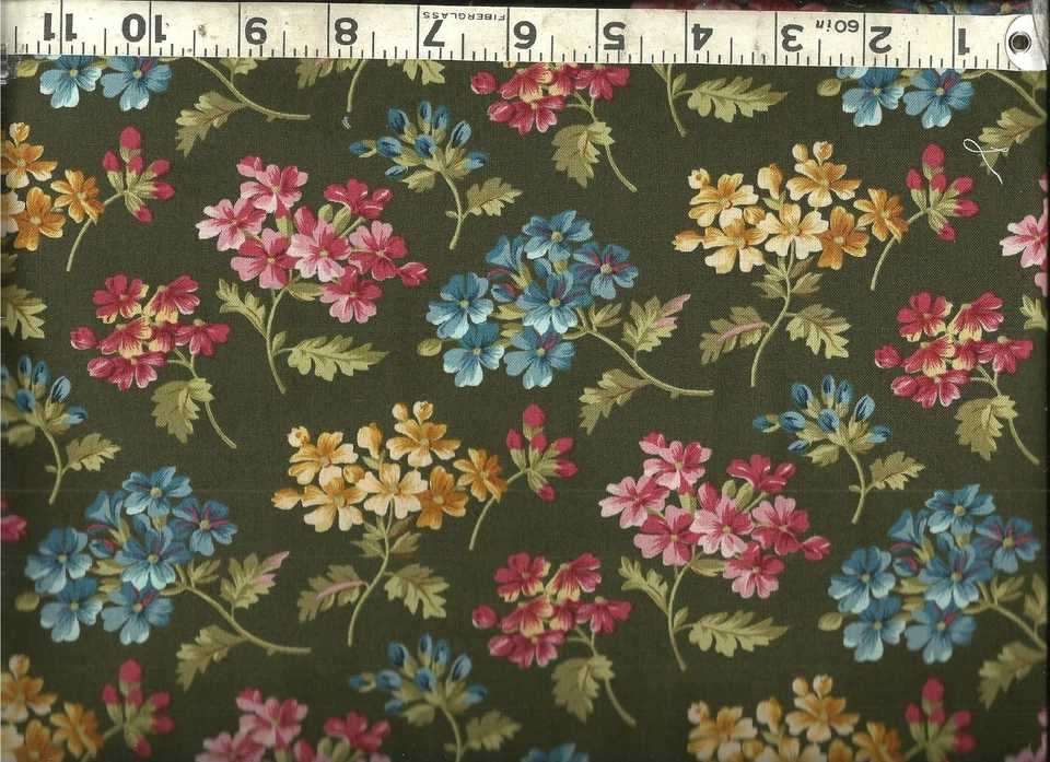 绗缝宝藏 ~ Fairfield 绿色花卉 ~ 100% 棉绗缝面料 BTY — 第 1/1 张图片